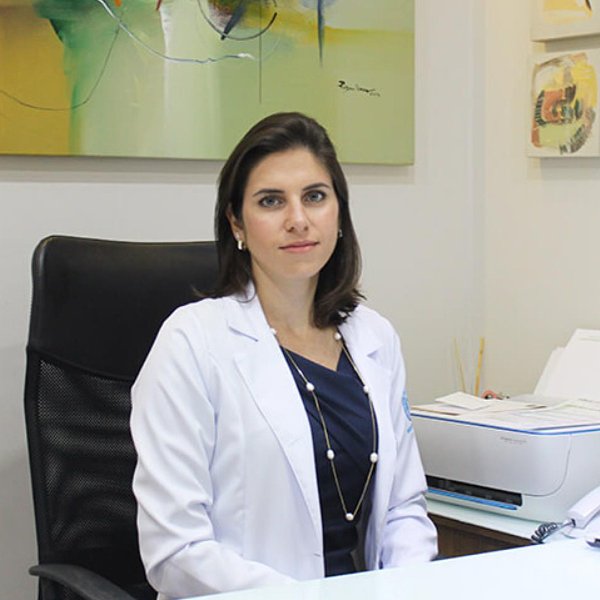 Dra Renata Paulos – Especialista em Mão e Microcirurgia | Ortopedia em São Paulo